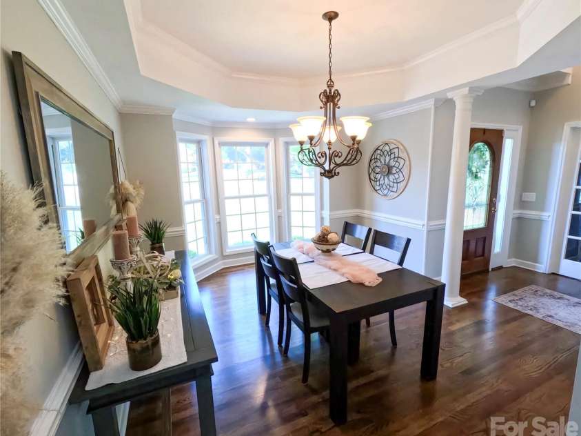 910 44th Avenue Court, Hickory, NC 28601.  MLS# CAR4408465, YatesRealty ID 42105. 