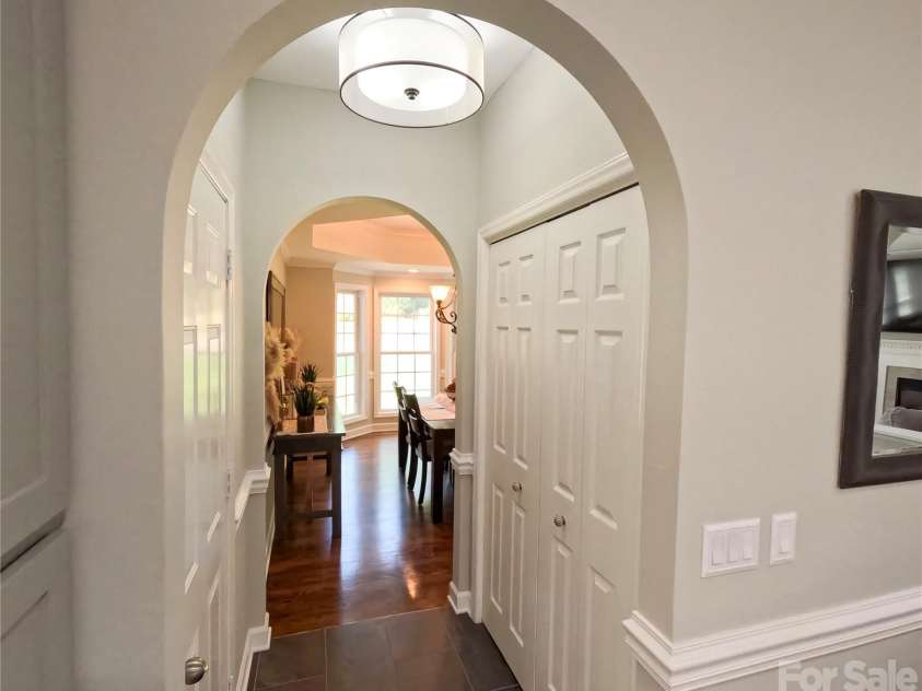 910 44th Avenue Court, Hickory, NC 28601.  MLS# CAR4408465, YatesRealty ID 42105. 