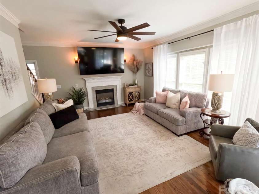910 44th Avenue Court, Hickory, NC 28601.  MLS# CAR4408465, YatesRealty ID 42105. 