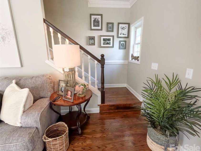 910 44th Avenue Court, Hickory, NC 28601.  MLS# CAR4408465, YatesRealty ID 42105. 