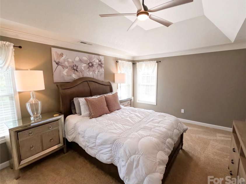 910 44th Avenue Court, Hickory, NC 28601.  MLS# CAR4408465, YatesRealty ID 42105. 