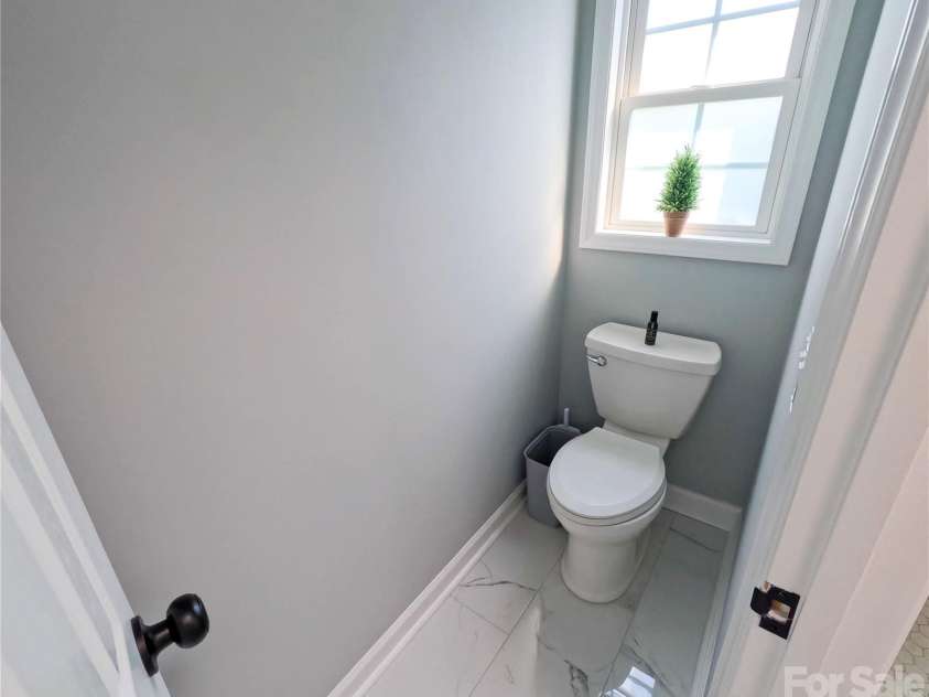 910 44th Avenue Court, Hickory, NC 28601.  MLS# CAR4408465, YatesRealty ID 42105. 