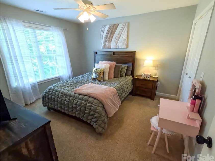 910 44th Avenue Court, Hickory, NC 28601.  MLS# CAR4408465, YatesRealty ID 42105. 