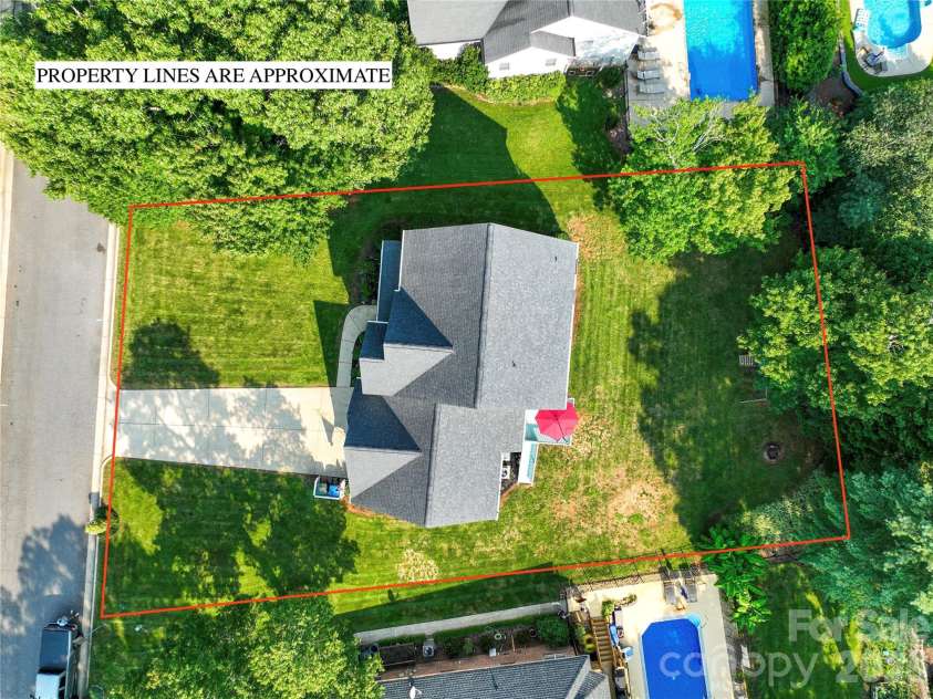 910 44th Avenue Court, Hickory, NC 28601.  MLS# CAR4408465, YatesRealty ID 42105. 