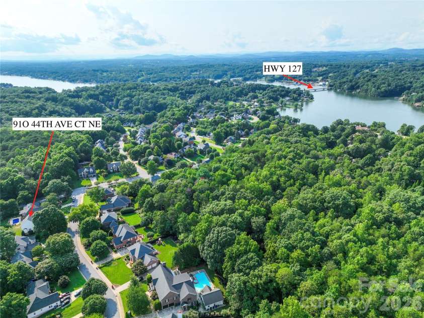 910 44th Avenue Court, Hickory, NC 28601.  MLS# CAR4408465, YatesRealty ID 42105. 
