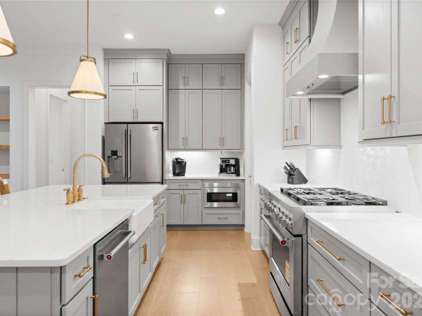 1527 St George Street, Charlotte, NC 28205.  MLS# CAR4409059, YatesRealty ID 42107. 