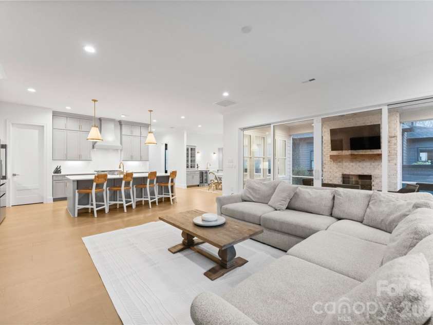 1527 St George Street, Charlotte, NC 28205.  MLS# CAR4409059, YatesRealty ID 42107. 