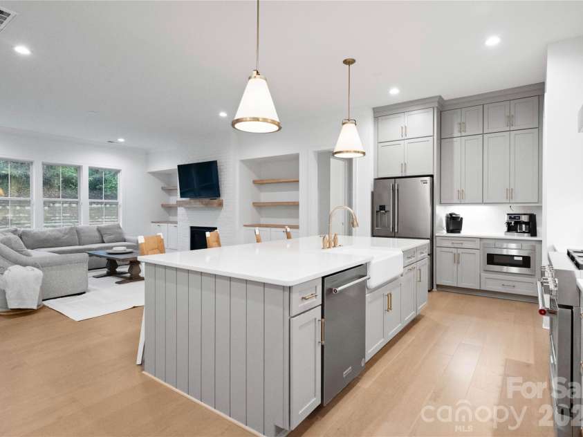 1527 St George Street, Charlotte, NC 28205.  MLS# CAR4409059, YatesRealty ID 42107. 
