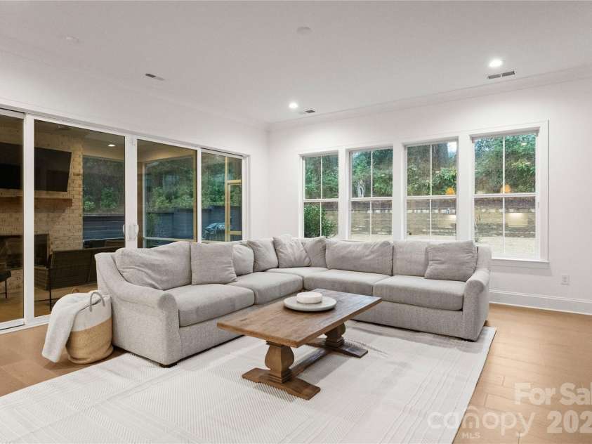 1527 St George Street, Charlotte, NC 28205.  MLS# CAR4409059, YatesRealty ID 42107. 