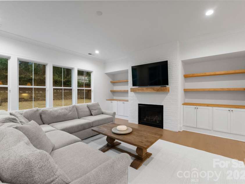 1527 St George Street, Charlotte, NC 28205.  MLS# CAR4409059, YatesRealty ID 42107. 
