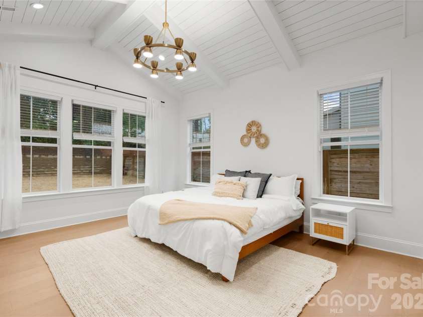 1527 St George Street, Charlotte, NC 28205.  MLS# CAR4409059, YatesRealty ID 42107. 
