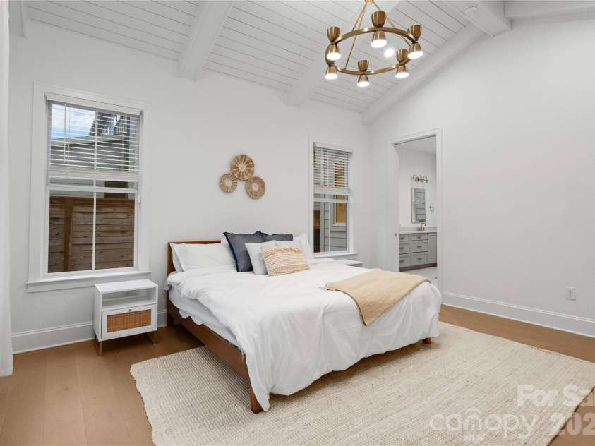 1527 St George Street, Charlotte, NC 28205.  MLS# CAR4409059, YatesRealty ID 42107. 