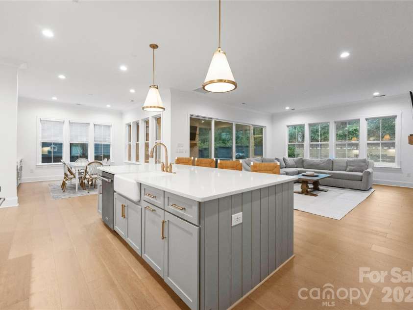 1527 St George Street, Charlotte, NC 28205.  MLS# CAR4409059, YatesRealty ID 42107. 