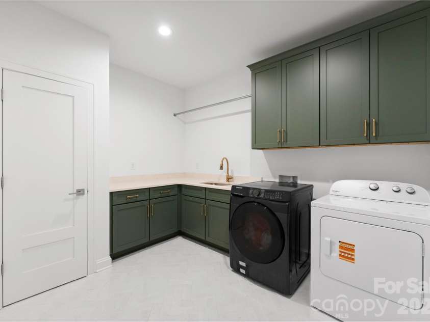 1527 St George Street, Charlotte, NC 28205.  MLS# CAR4409059, YatesRealty ID 42107. 