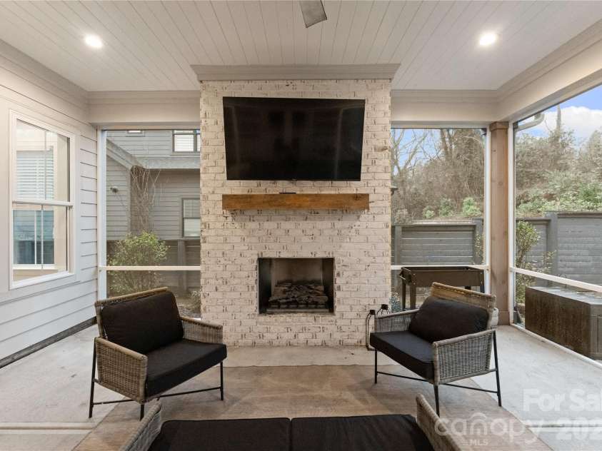 1527 St George Street, Charlotte, NC 28205.  MLS# CAR4409059, YatesRealty ID 42107. 