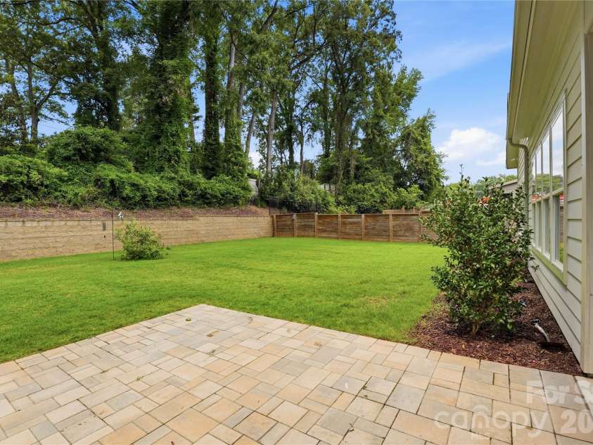 1527 St George Street, Charlotte, NC 28205.  MLS# CAR4409059, YatesRealty ID 42107. 