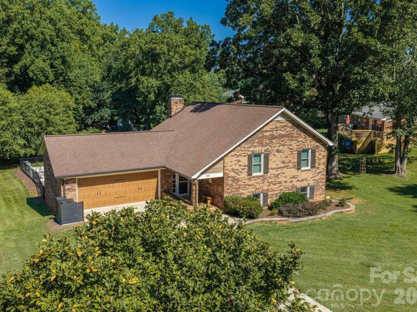 389 Caprice Circle, Lincolnton, NC 28092.  MLS# CAR4405786, YatesRealty ID 42109. 