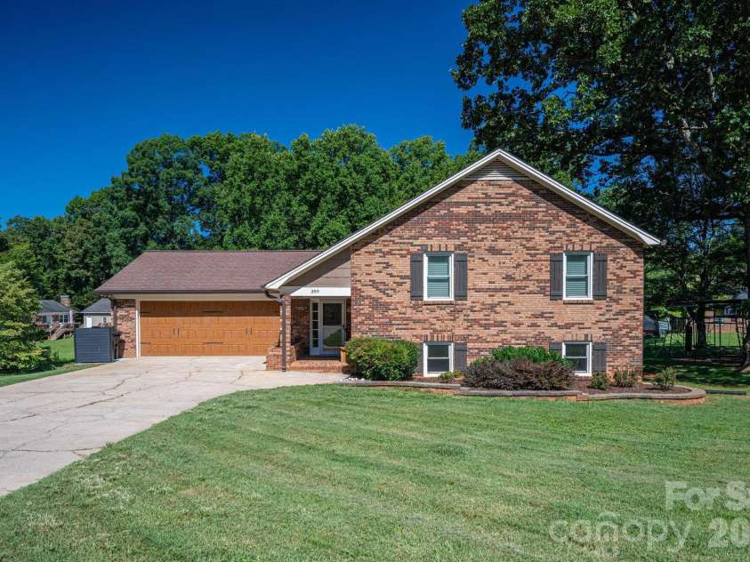 389 Caprice Circle, Lincolnton, NC 28092.  MLS# CAR4405786, YatesRealty ID 42109. 
