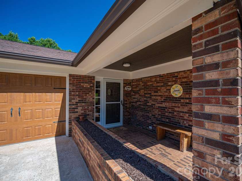 389 Caprice Circle, Lincolnton, NC 28092.  MLS# CAR4405786, YatesRealty ID 42109. 