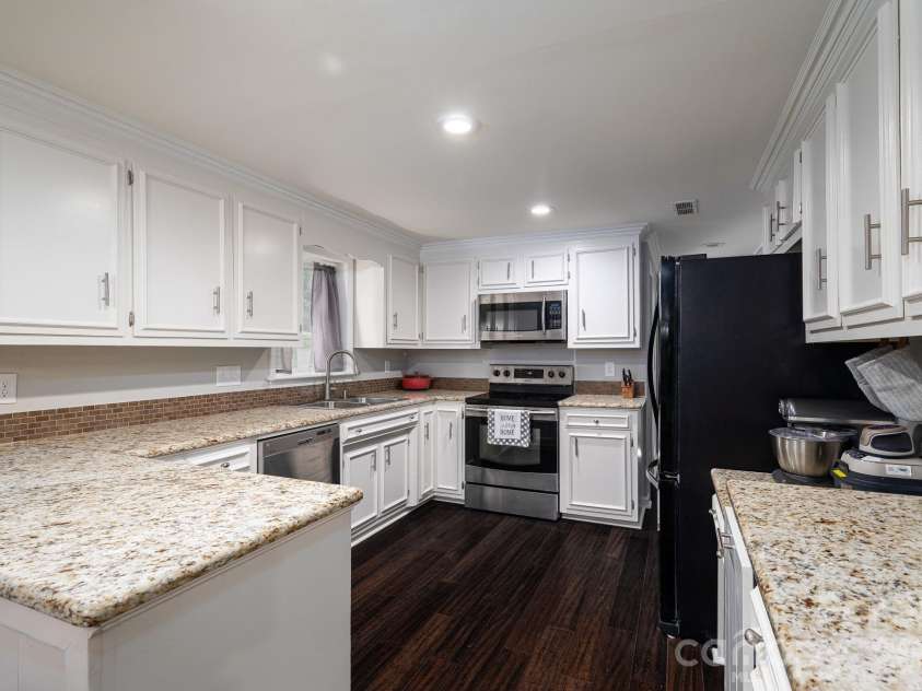 389 Caprice Circle, Lincolnton, NC 28092.  MLS# CAR4405786, YatesRealty ID 42109. 