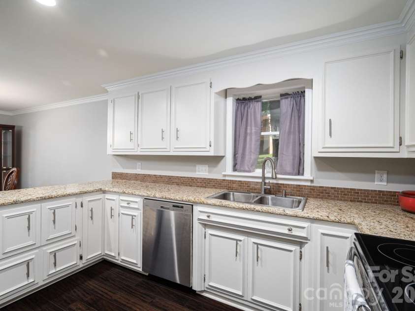 389 Caprice Circle, Lincolnton, NC 28092.  MLS# CAR4405786, YatesRealty ID 42109. 