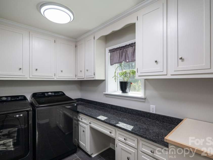 389 Caprice Circle, Lincolnton, NC 28092.  MLS# CAR4405786, YatesRealty ID 42109. 