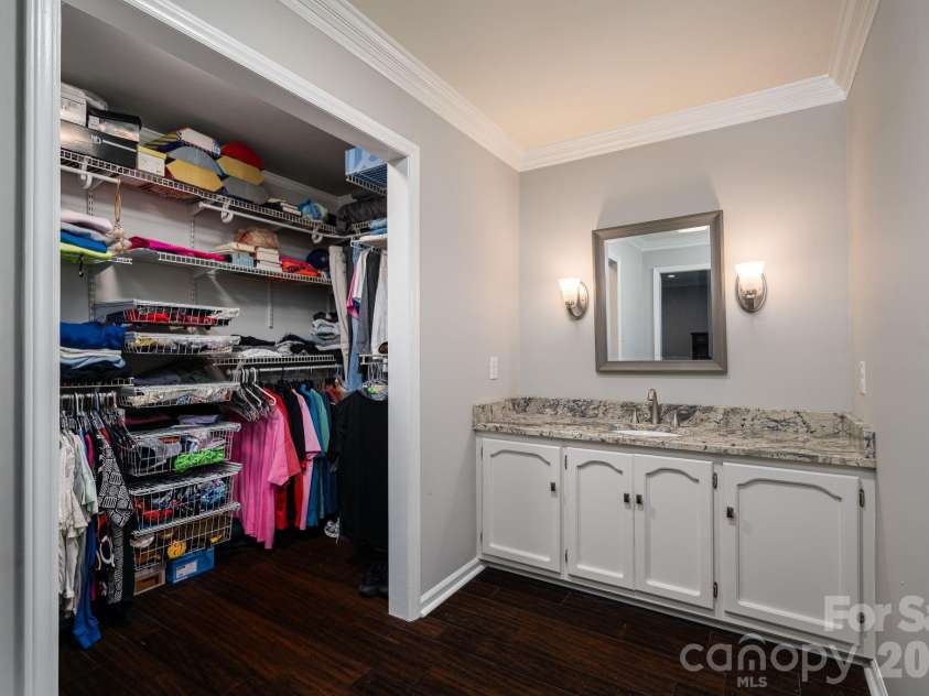 389 Caprice Circle, Lincolnton, NC 28092.  MLS# CAR4405786, YatesRealty ID 42109. 