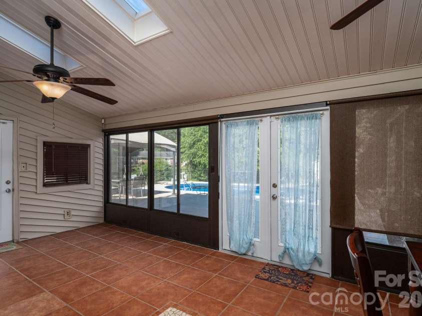 389 Caprice Circle, Lincolnton, NC 28092.  MLS# CAR4405786, YatesRealty ID 42109. 