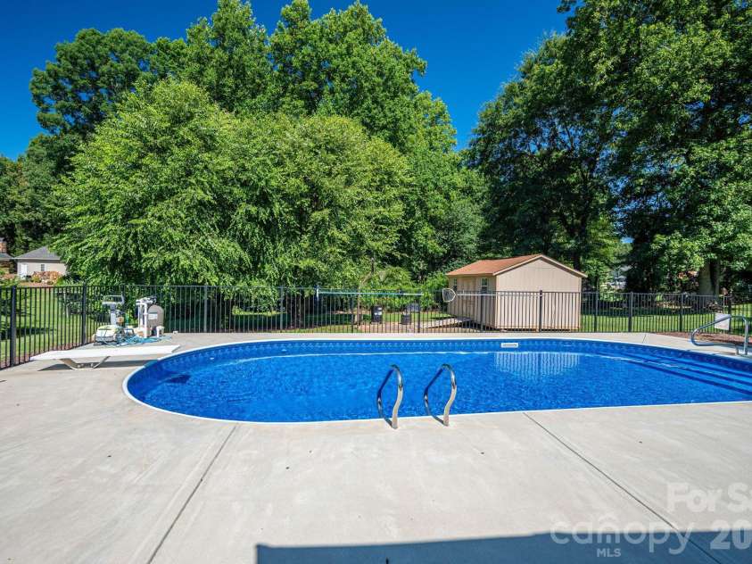 389 Caprice Circle, Lincolnton, NC 28092.  MLS# CAR4405786, YatesRealty ID 42109. 
