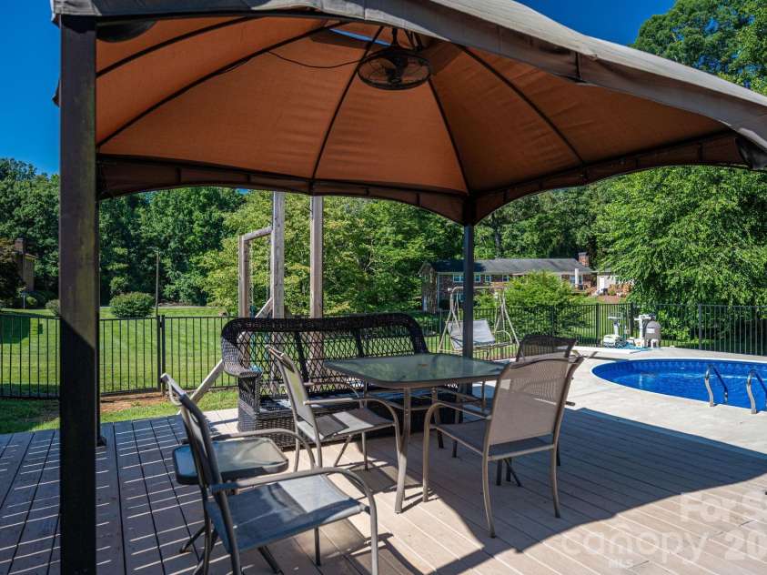 389 Caprice Circle, Lincolnton, NC 28092.  MLS# CAR4405786, YatesRealty ID 42109. 