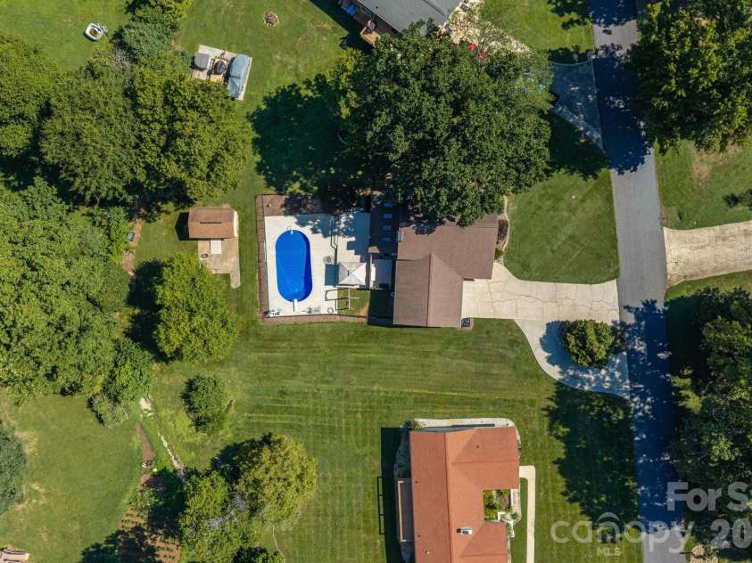389 Caprice Circle, Lincolnton, NC 28092.  MLS# CAR4405786, YatesRealty ID 42109. 