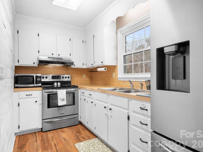 350 Pinevale Drive, Salisbury, NC 28144.  MLS# CAR4341306, YatesRealty ID 4211. 