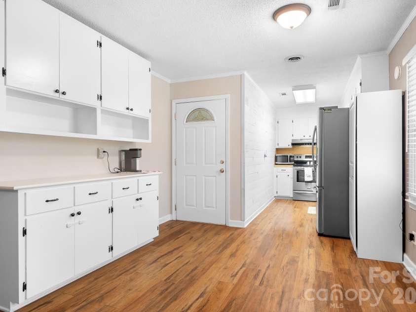 350 Pinevale Drive, Salisbury, NC 28144.  MLS# CAR4341306, YatesRealty ID 4211. 