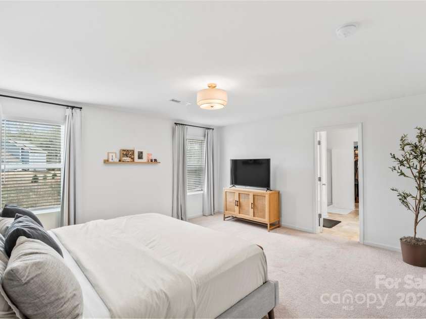 5104 Thomasville Drive, Belmont, NC 28012.  MLS# CAR4242636, YatesRealty ID 4211. Primary bedroom