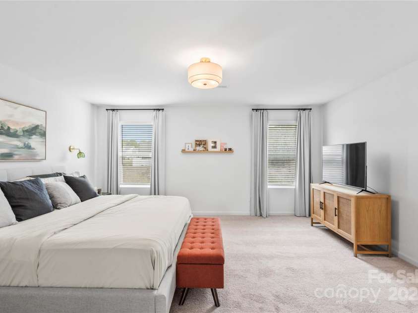 5104 Thomasville Drive, Belmont, NC 28012.  MLS# CAR4242636, YatesRealty ID 4211. Primary with plenty of space and light