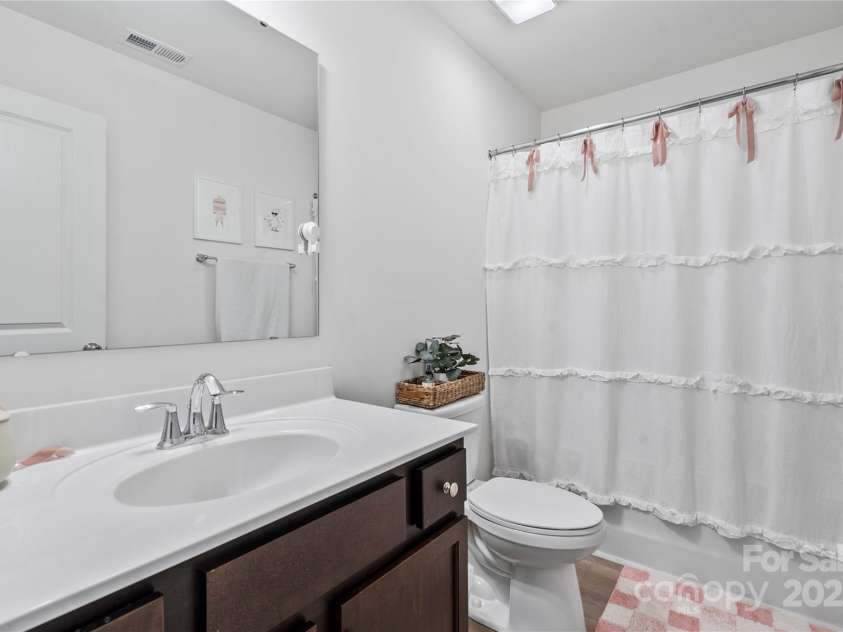 5104 Thomasville Drive, Belmont, NC 28012.  MLS# CAR4242636, YatesRealty ID 4211. Secondary full bathroom