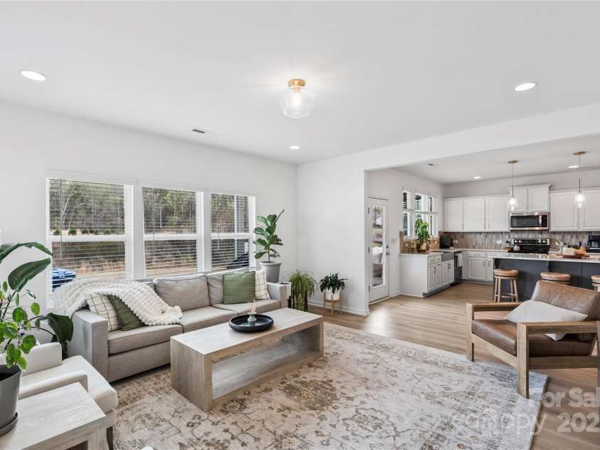 5104 Thomasville Drive, Belmont, NC 28012.  MLS# CAR4242636, YatesRealty ID 4211. Spacious design