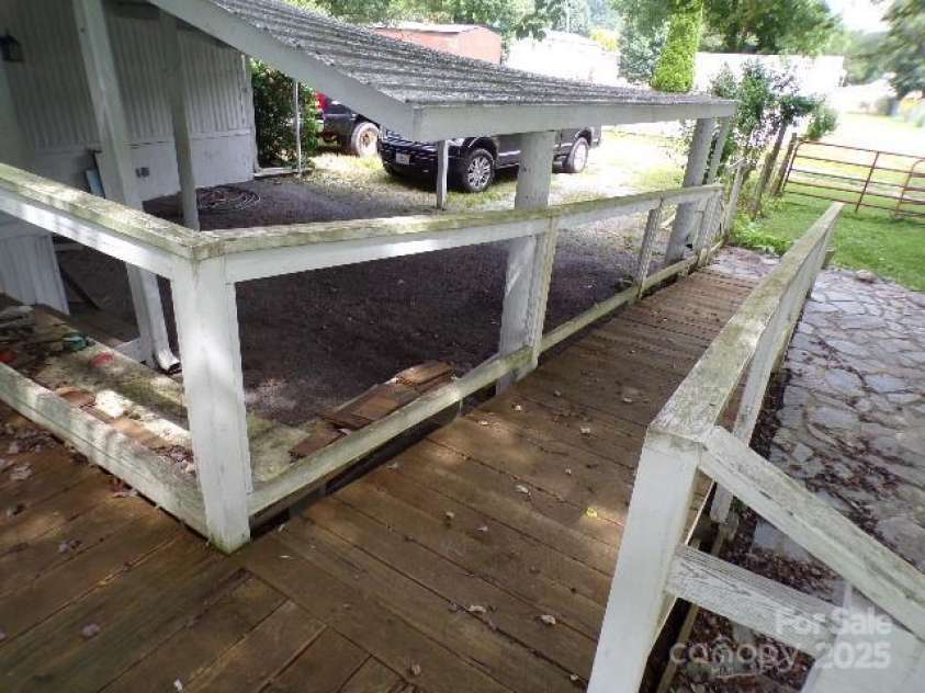 71 Flat Creek Road, Waynesville, NC 28785.  MLS# CAR4289223, YatesRealty ID 4211. Ramp