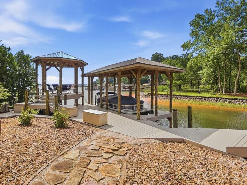 3210 Lake Shore Road, Denver, NC 28037.  MLS# CAR4404353, YatesRealty ID 42110. 