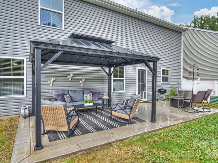 7016 Ludell Lane, Charlotte, NC 28215.  MLS# CAR4410902, YatesRealty ID 42112. 