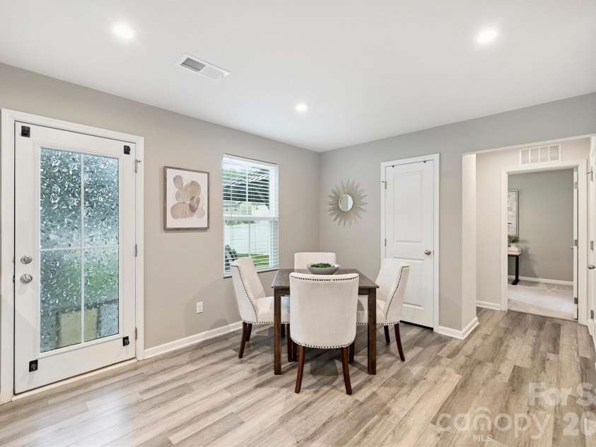 7016 Ludell Lane, Charlotte, NC 28215.  MLS# CAR4410902, YatesRealty ID 42112. Dining area