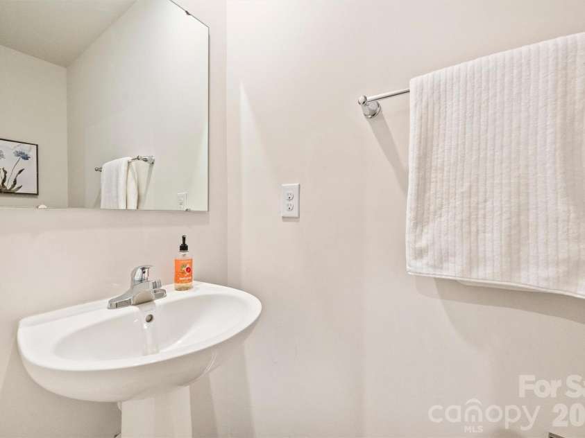 7016 Ludell Lane, Charlotte, NC 28215.  MLS# CAR4410902, YatesRealty ID 42112. Half bath on main level.