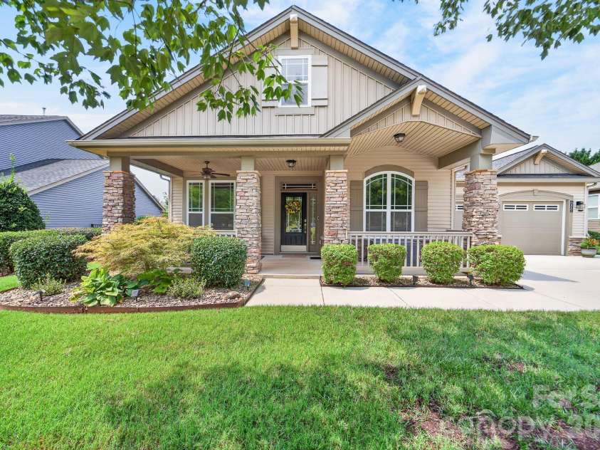 2044 Middleton Farm Drive, Belmont, NC 28012.  MLS# CAR4406929, YatesRealty ID 42119. 