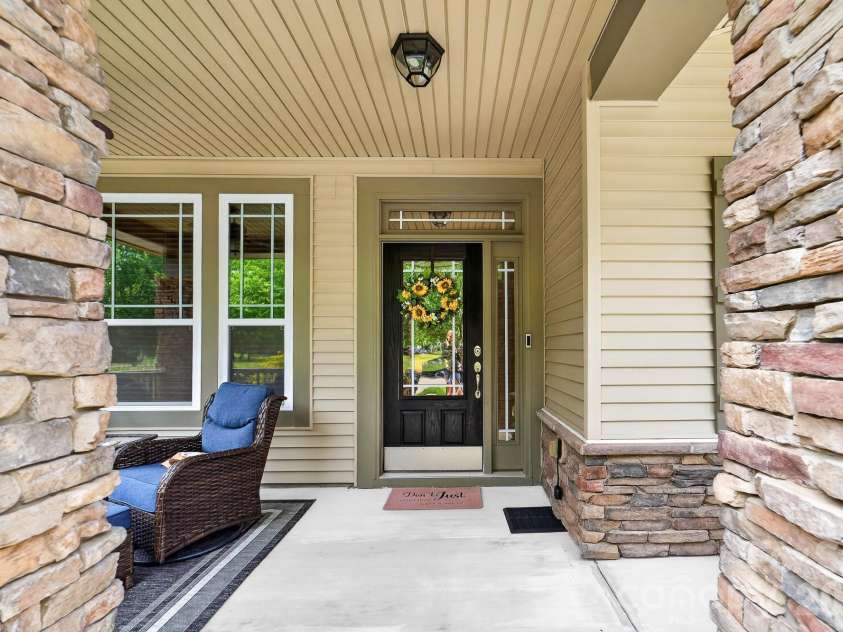 2044 Middleton Farm Drive, Belmont, NC 28012.  MLS# CAR4406929, YatesRealty ID 42119. 