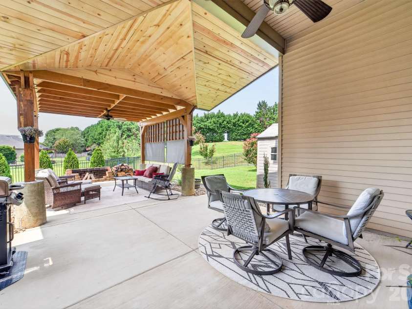 2044 Middleton Farm Drive, Belmont, NC 28012.  MLS# CAR4406929, YatesRealty ID 42119. 
