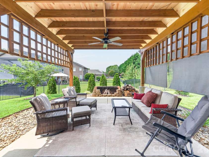 2044 Middleton Farm Drive, Belmont, NC 28012.  MLS# CAR4406929, YatesRealty ID 42119. 