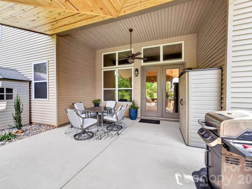 2044 Middleton Farm Drive, Belmont, NC 28012.  MLS# CAR4406929, YatesRealty ID 42119. 