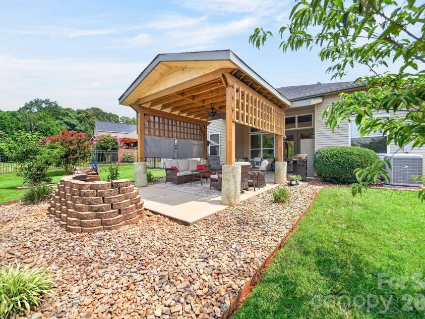 2044 Middleton Farm Drive, Belmont, NC 28012.  MLS# CAR4406929, YatesRealty ID 42119. 