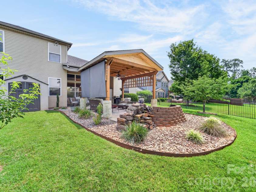 2044 Middleton Farm Drive, Belmont, NC 28012.  MLS# CAR4406929, YatesRealty ID 42119. 