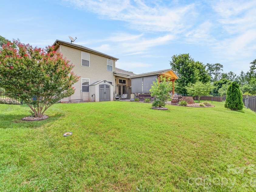 2044 Middleton Farm Drive, Belmont, NC 28012.  MLS# CAR4406929, YatesRealty ID 42119. 